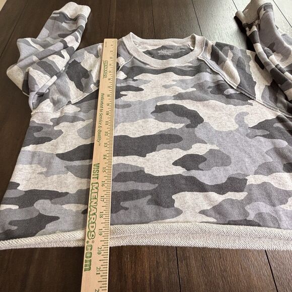 AERIE Gray Camo Cropped Crewneck Raw Hem Sweatshirt Size Medium - Picture 4 of 8